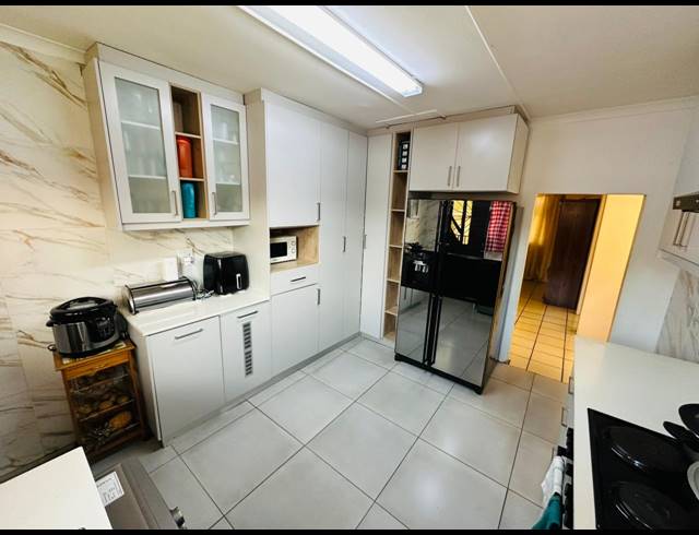 4 BEDROOM FREEHOLD FOR SALE IN EASTWOOD